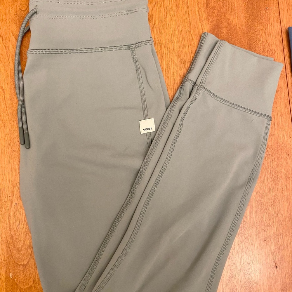 Vuori Women's Daily Leggings Small - Picture 3 of 3